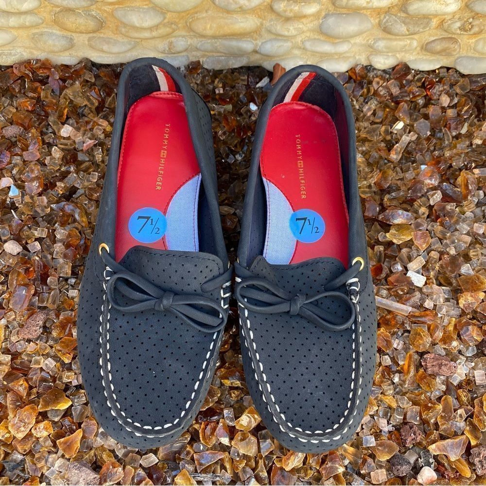 Tommy Hilfiger Women’s Navy Blue Suede Penny Loafers. Size 7.5 EUC!